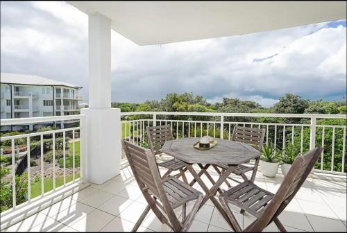 Balkón nebo terasa v ubytování The Pool Resort Kingscliff - 2 BR Ocean Facing Apartment (6230) - Holiday Management Co.