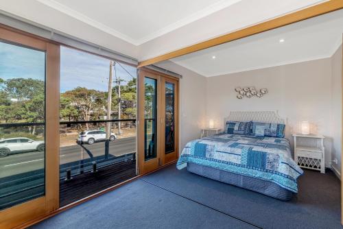 Ένα ή περισσότερα κρεβάτια σε δωμάτιο στο Central Grove - Sleeps 6 - Presidents Ave