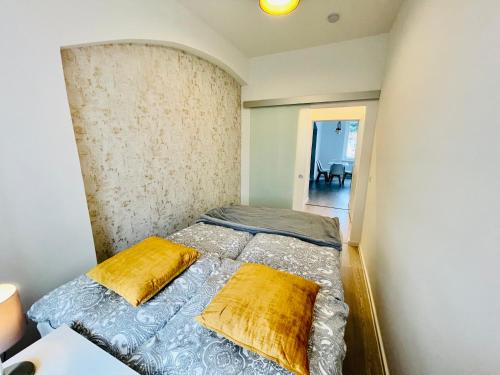 a bedroom with a bed with two pillows on it at Meissen erleben - Zentrale Unterkunft zum wohlfühlen No4 in Meißen