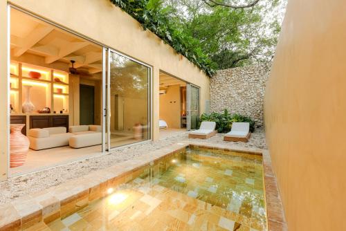 a pool in the backyard of a house at Arde La Selva in Santa Fe de Antioquia