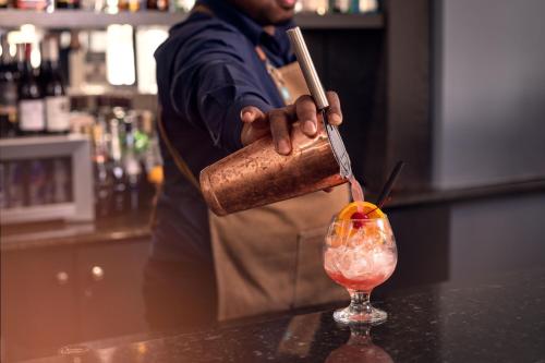 Minuman di Protea Hotel by Marriott Cape Town Sea Point