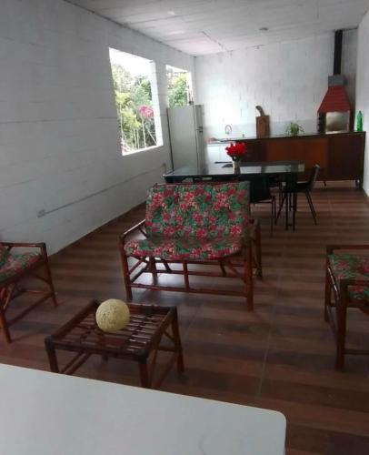 a room with chairs and a table and a piano at Mogi 2 in Mogi das Cruzes