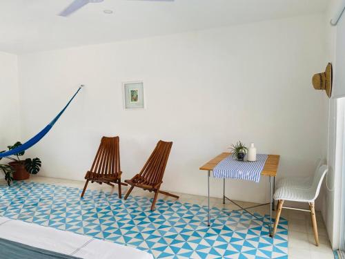 a room with a table and chairs and a blue and white floor at Studios Downtown Cancun in Cancún