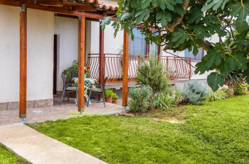 Apartments with parking space Valbandon, Fazana - 23659