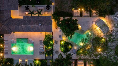 an overhead view of a swimming pool at night at Arde La Selva in Santa Fe de Antioquia