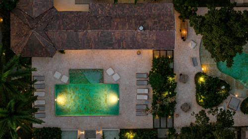 an overhead view of a swimming pool at night at Arde La Selva in Santa Fe de Antioquia