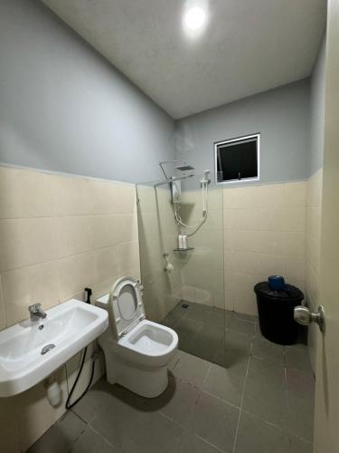 Bilik mandi di Abadi Homestay