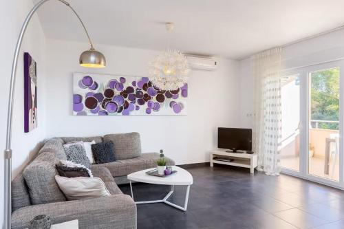 Modern 2-Bedroom Medulin Apartment with Balcony & Free Parking