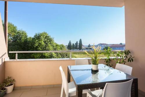 Medulin 2 Bedroom Apartment with Sea View, Balcony & Free Parking