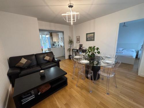 3 chambres , bureau lumineux , parking , proche métro Lyon