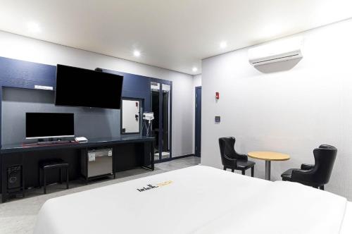 Η κουζίνα ή μικρή κουζίνα στο Pyeongtaek Gallery Hotel