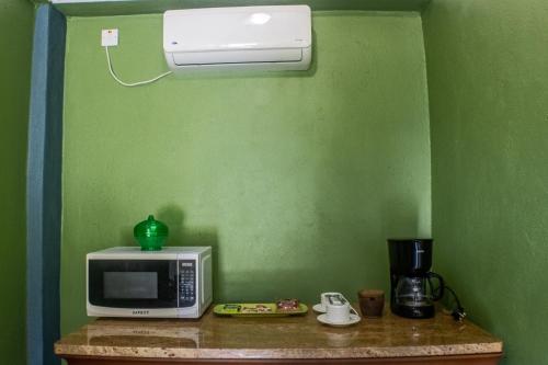 Dapur atau dapur kecil di Lushes Lodge unit 2