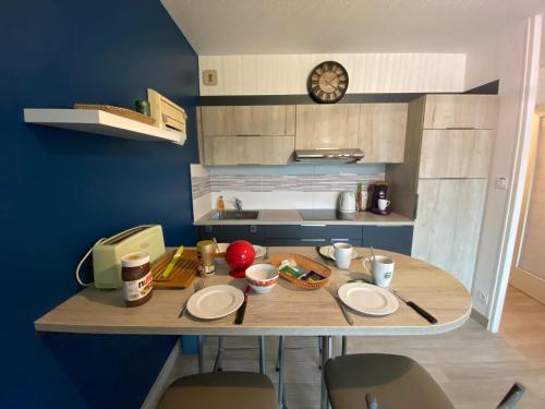 Η κουζίνα ή μικρή κουζίνα στο Apartment in Pénestin near Mine d'Or Beach
