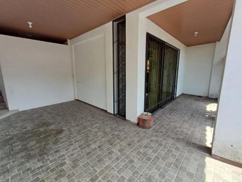 an empty room with white walls and a door at Sol De Fati in Quepos