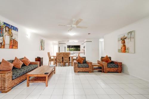 Χώρος καθιστικού στο Roydon Beachfront Apartments
