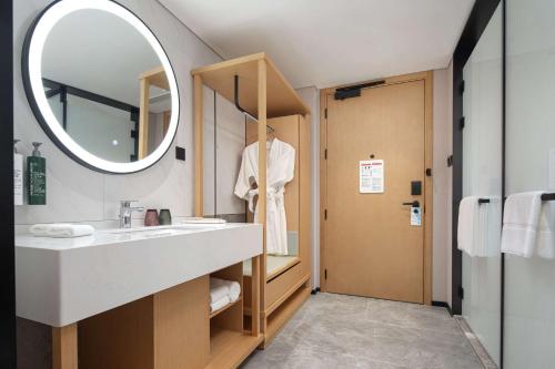 a bathroom with a sink and a mirror at Hilton Garden Inn Chengde Mountain Resort in Chengde