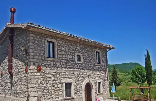 an old stone house with a stone wall at Casino Tonti Iarussi in Forlì del Sannio