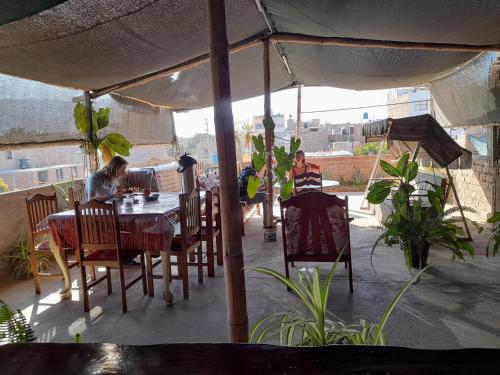 two people sitting at a table under an umbrella at Mama Chelita Hospedaje in Nazca