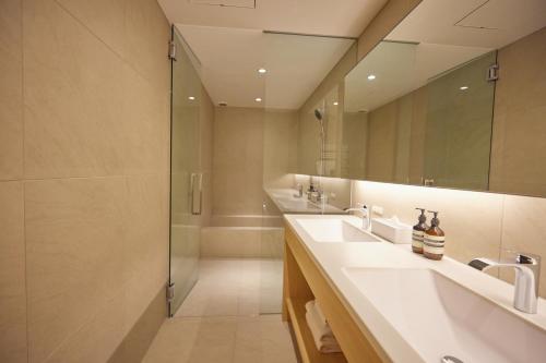 Bilik mandi di Hakuba Aura Chalet by Jade Group