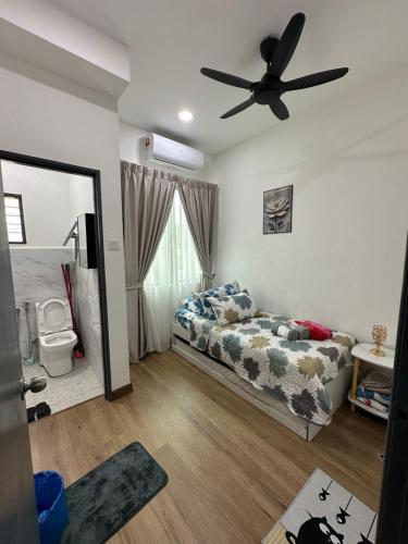 a bedroom with a bed and a ceiling fan at Homestay Islam Keluarga Puncak Alam in Bandar Puncak Alam
