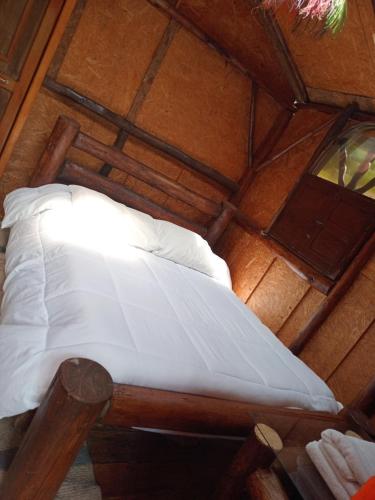 an overhead view of a bed in a cabin at Hostal Santa Isabel in Iza