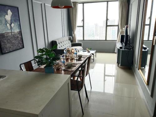 Dapur atau dapur kecil di Stay With Me Saigon Apartment - Rivergate Building
