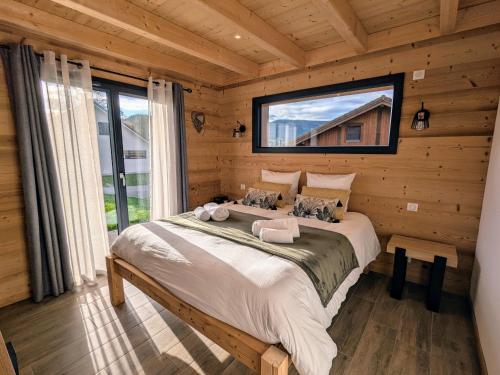 a bedroom with a bed in a log cabin at Chalet grand confort avec sauna et balnéo - Proche stations de ski - FR-1-589-762 in Xonrupt-Longemer