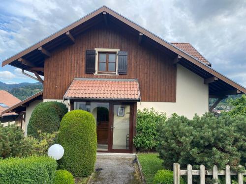 Gîte spacieux à Gérardmer avec vue sur lac, 3 chambres, Wi-Fi et parking - FR-1-589-761