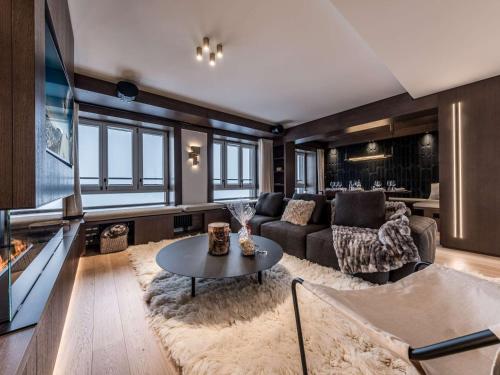 Appartement ski aux pieds à Courchevel avec cheminée, parking, Wi-Fi pour 9 personnes - FR-1-631-222