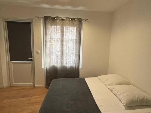 Studio moderne avec climatisation et Wi-Fi proche des Thermes, animaux acceptés - FR-1-703-197