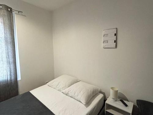 Photo de la galerie de l'établissement Studio moderne avec climatisation et Wi-Fi proche des Thermes, animaux acceptés - FR-1-703-197, à Amélie-les-Bains-Palalda