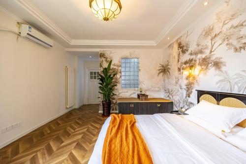 a bedroom with a large bed and a chandelier at September Republic of China Residence in Qingdao in Qingdao