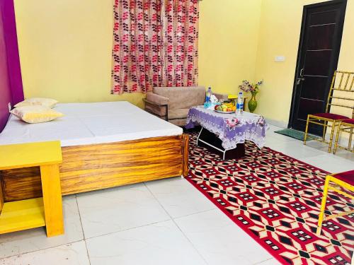 a bedroom with a large bed and a table at La Pahi Palace- Banquet and Resort in Sakri