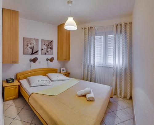 Postel nebo postele na pokoji v ubytování Rosemarie Vodice