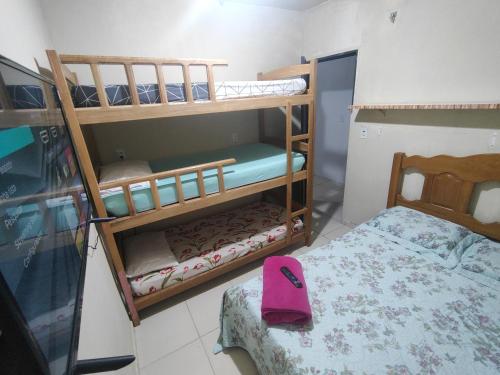 two bunk beds in a room with a bed at Residencial Romulo Ap 4 in Manaus