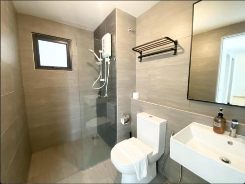 MayaBay Residence SplashMania Gamuda Cove Homestay by Sleepy Bearにあるバスルーム