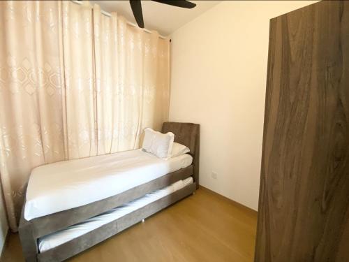 MayaBay Residence SplashMania Gamuda Cove Homestay by Sleepy Bearにあるベッド