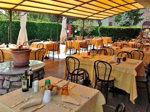 En restaurang eller annat matställe på Il Leone D'Oro