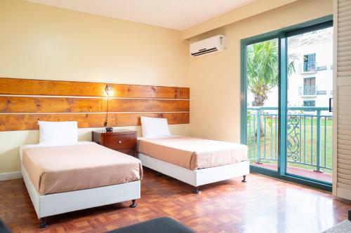 Postel nebo postele na pokoji v ubytování Garden Villa Hotel