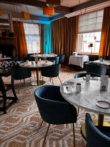 Χώρος καθιστικού στο The Originals Boutique, Hôtel Auberge du Forgeron, Lille Sud