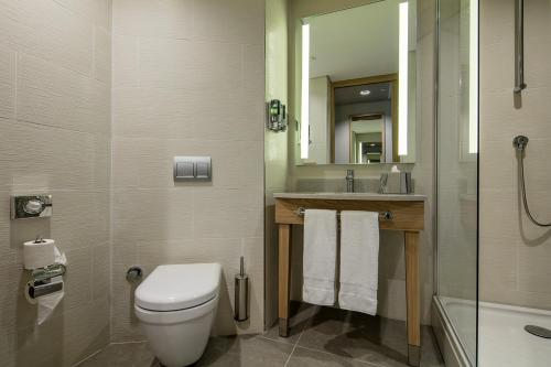 Un baño de Hampton By Hilton Izmir Aliaga