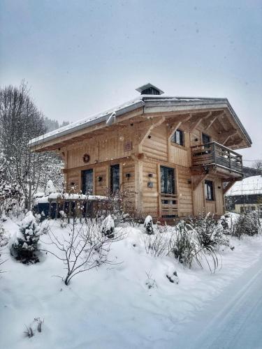 Chalet ski-in-out face au MontBlanc & Bain nordique