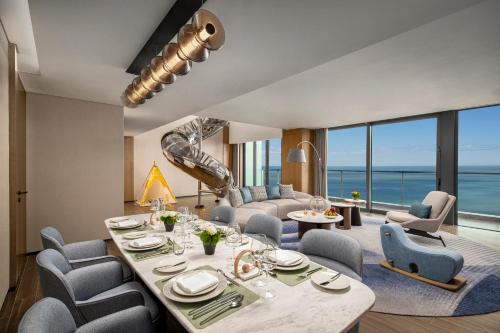 Posezení v ubytování Crowne Plaza Sanya Yazhou Bay by IHG