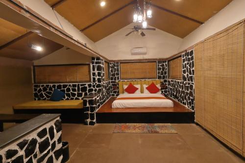 Ένα ή περισσότερα κρεβάτια σε δωμάτιο στο Spree Maati Jungle Resort