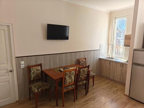 Tuz House R6にあるテレビまたはエンターテインメントセンター