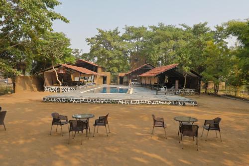 Πισίνα στο ή κοντά στο Spree Maati Jungle Resort