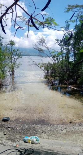 a plastic bag on a beach near the water at Villa Kendra in Moalboal