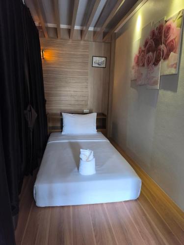 Lotus Hostel Beach Koh Taoにあるベッド