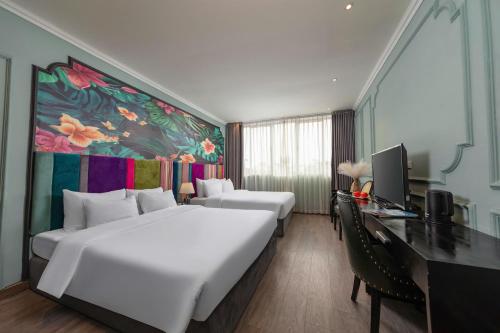 Postel nebo postele na pokoji v ubytování Hanoi Grand Hotel and Travel