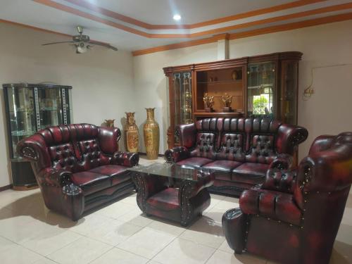 Un lugar para sentarse en Homestay KenzieFaiz